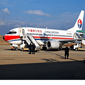 白塔机场空运航空快运业稳步发展的原因是什么？